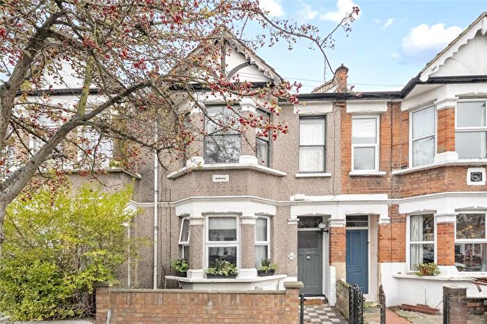 2 Bedroom Flat For Sale In Borwick Avenue, Walthamstow, London, E17