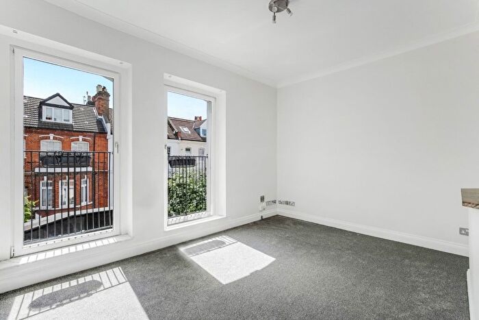 2 Bedroom Flat To Rent In Kingdon Road, West Hampstead, NW6