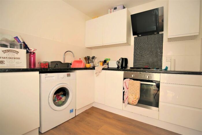 4 Bedroom Flat To Rent In Portland Road, London, N15