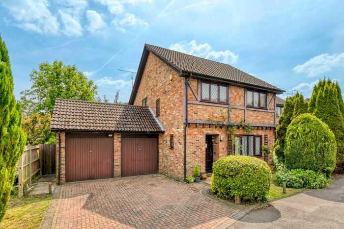 4 Bedroom Detached House To Rent In Redditch, Bracknell, RG12