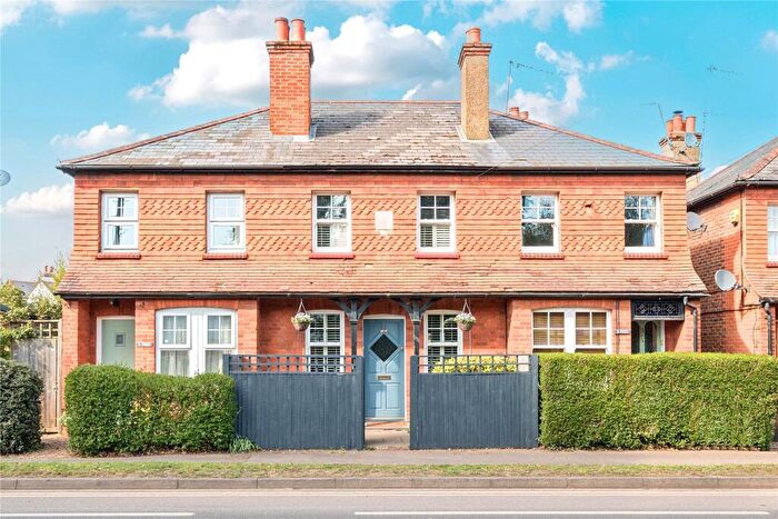 3 Bedroom Terraced House For Sale In High Street, Ripley, Surrey, GU23