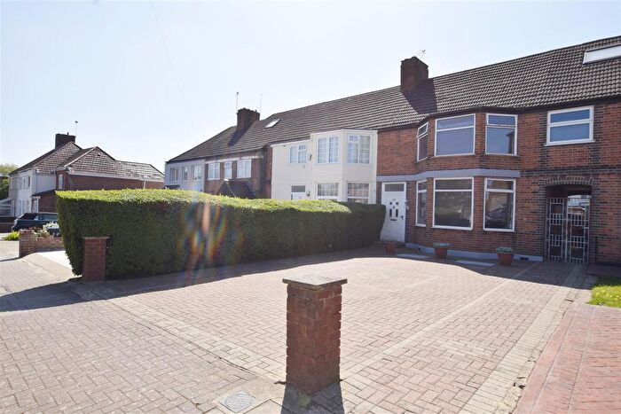 3 Bedroom Terraced House For Sale In Vivian Avenue, Wembley, Middlesex, HA9