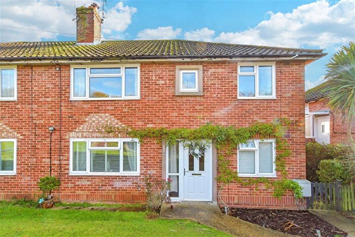 2 Bedroom Flat For Sale In Jarvis Road, Arundel, West Sussex, BN18