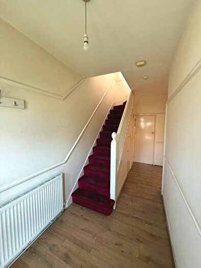 3 Bedroom Semi Detached House To Rent In Heston Avenue, Hounslow, TW5