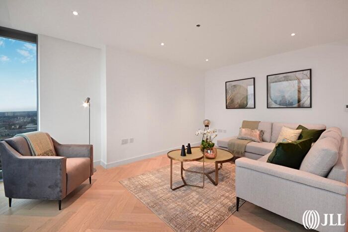 2 Bedroom Flat For Sale In Landmark Pinnacle, Marsh Wall, E14