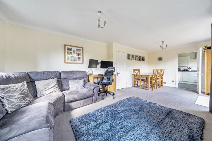 2 Bedroom Apartment For Sale In Mey Close, Waterlooville, PO7