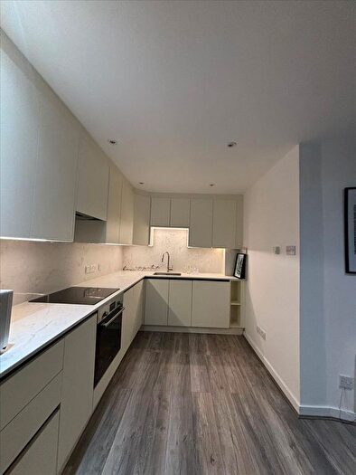 4 Bedroom Flat To Rent In Sidney Grove, Clerkenwell, London, EC1V