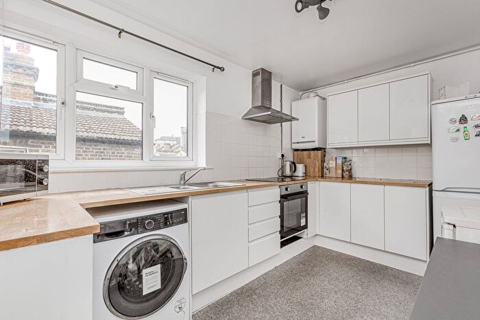 3 Bedroom Flat To Rent In Biscay Road, Hammersmith, W6