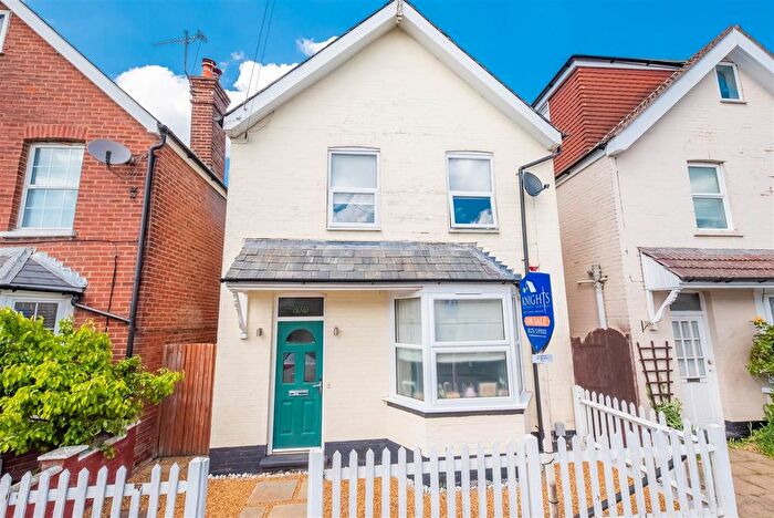 3 Bedroom Detached House For Sale In Alexandra Avenue, Camberley, GU15
