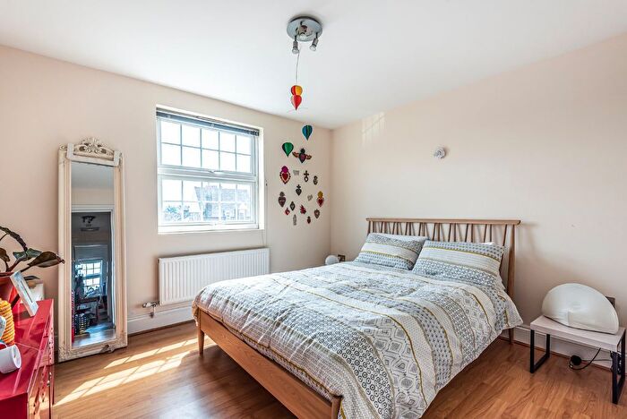 2 Bedroom Flat To Rent In Choumert Road, Peckham, London, SE15