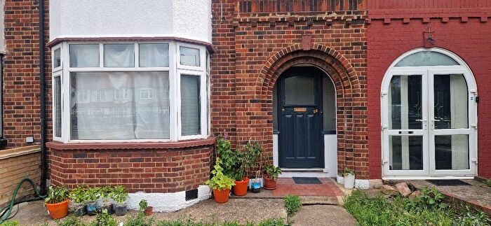 1 Bedroom Flat To Rent In Winsford Terrace, Great Cambridge Road, London, N18