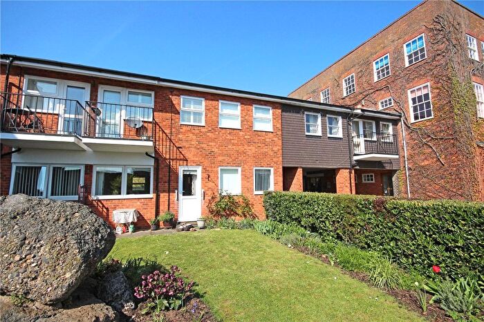2 Bedroom Flat For Sale In The Priory, Monks Close, Redbourn, AL3