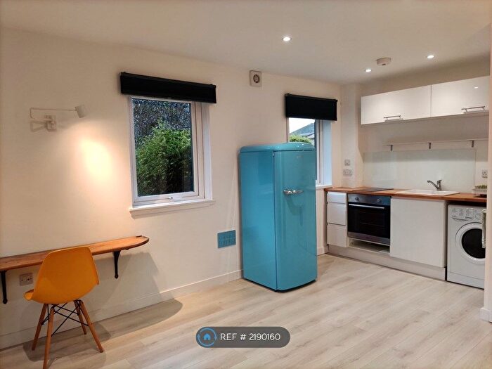 1 Bedroom Flat To Rent In Buckstone Circle, Edinburgh, EH10