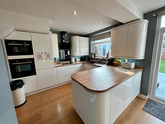 3 Bedroom House To Rent In Lynton Road, Melton Mowbray, LE13