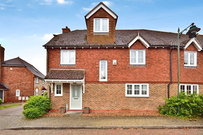 5 Bedroom Semi-Detached House For Sale In Alderwick Grove, Kings Hill, West Malling, ME19