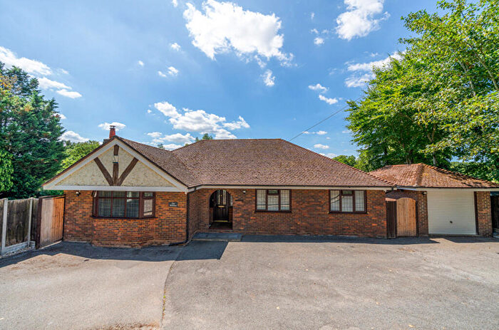 3 Bedroom Bungalow For Sale In Darenth Road South, Dartford, Kent, DA2