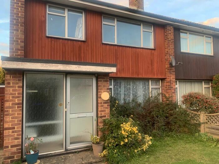 3 Bedroom Semi-Detached House To Rent In Maidenhead, Berkshire SL6