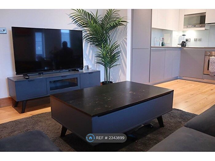 2 Bedroom Flat To Rent In Fusion Court, London, E1