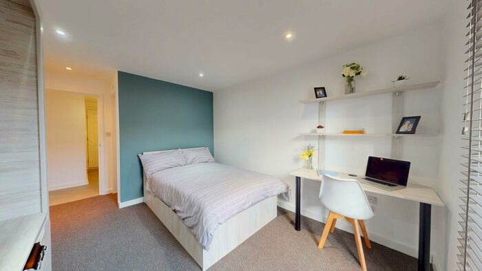 2 Bedroom Flat To Rent In St Ann's Court, Kirkstall Lane, Kirkstall, LS5