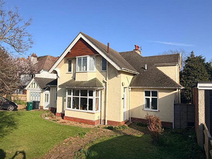 5 Bedroom Detached House For Sale In Benfield Way, Brighton, BN41