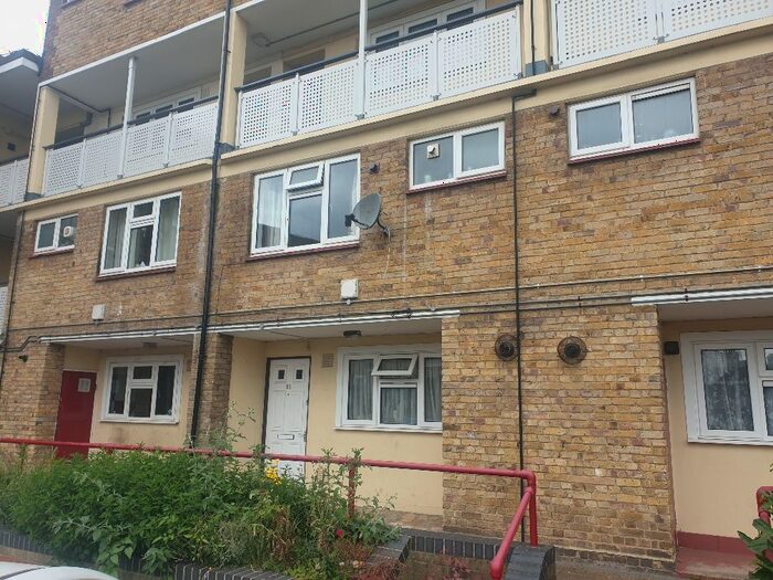 3 Bedroom Maisonette To Rent In Park Place, Gravesend, DA12