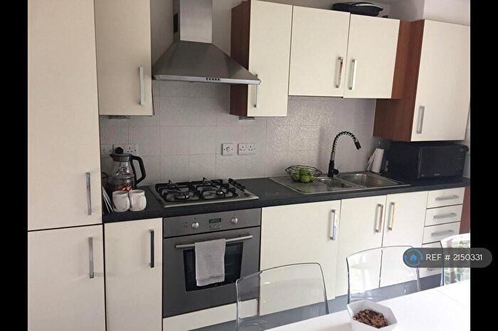 2 Bedroom Flat To Rent In Bentley Place, Wrexham, LL13