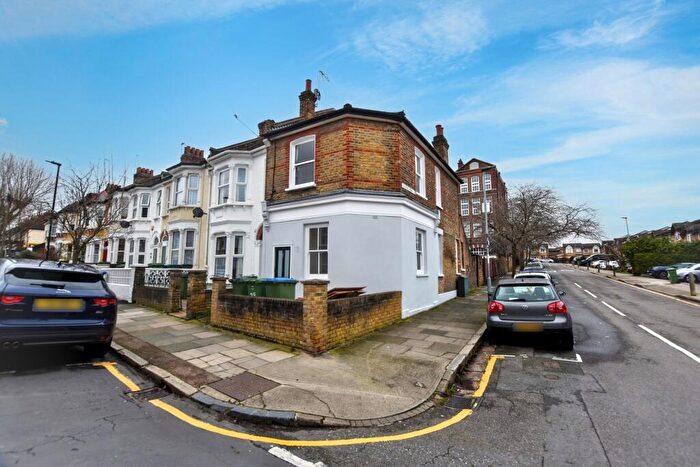1 Bedroom Flat For Sale In Inverine Road, Charlton, London, SE7