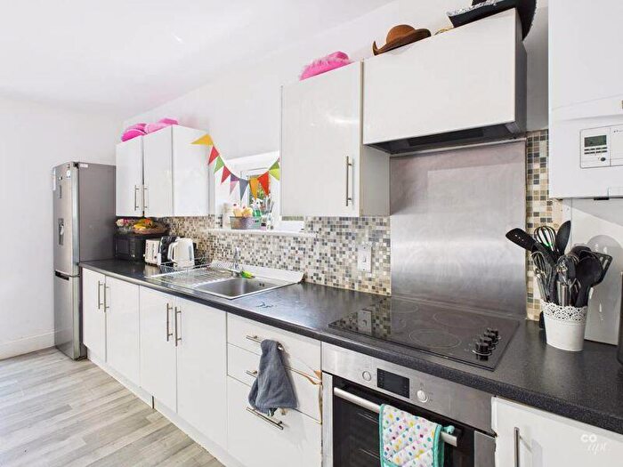 5 Bedroom Semi-Detached House To Rent In Widdicombe Way, Brighton, BN2