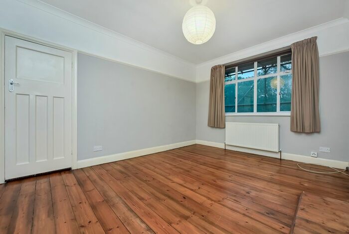 2 Bedroom Flat To Rent In Haslemere Road, Crouch End, London, N8