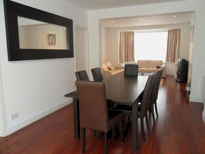 4 Bedroom Semi-Detached House To Rent In West Avenue, West Finchley, London, N3