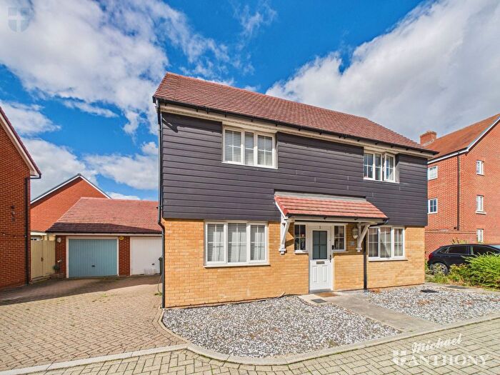 3 Bedroom Detached House For Sale In Webb Lane, Kingsbrook, Aylesbury, HP22