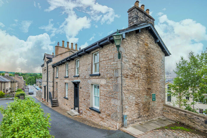 2 Bedroom Apartment To Rent In Ivy Bank Apartments, Garden Road, Kendal, LA9