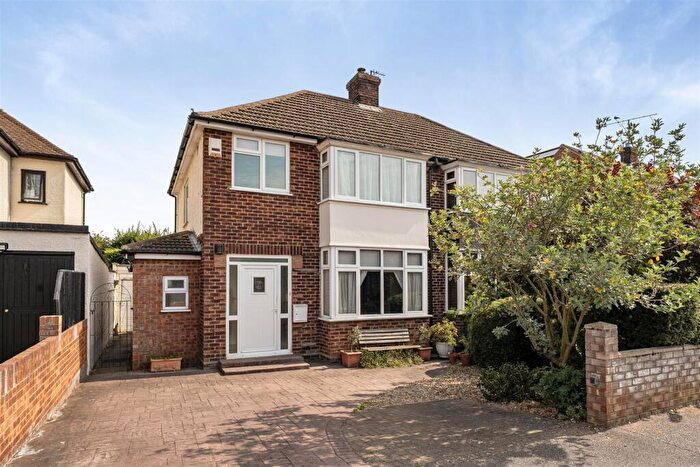 3 Bedroom Semi-Detached House For Sale In Wendover Drive, Bedford, MK41