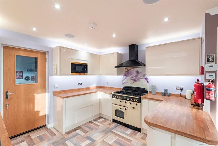 2 Bedroom Detached House For Sale In Hill View Lodges, Rumbling Bridge, KY13