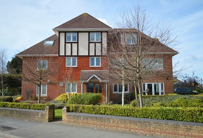 2 Bedroom Flat To Rent In Fernhill Lane, New Milton, Hampshire., BH25