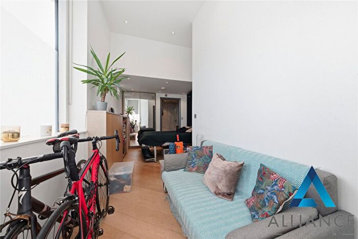 Studio To Rent In Eden Way, London, E3