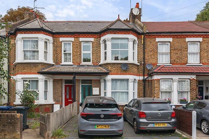 1 Bedroom Flat For Sale In Shirley Gardens, London, W7