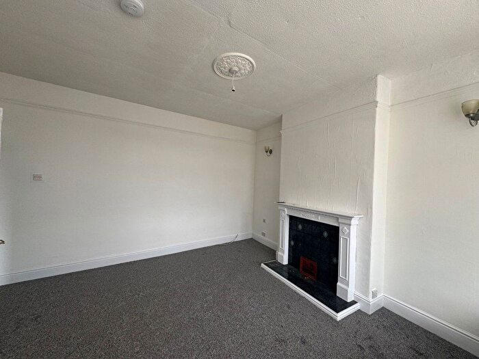 2 Bedroom Flat To Rent In Flat A Cefn Forest Avenue, Blackwood, NP12