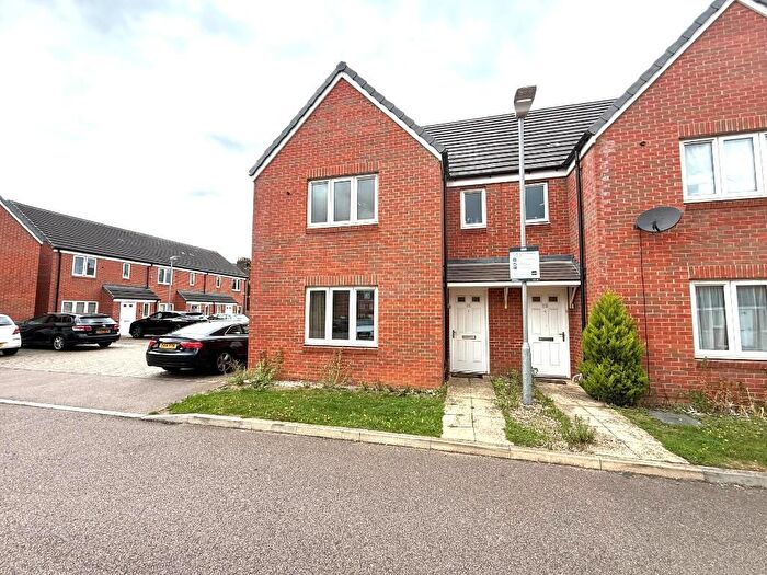 4 Bedroom Semi-Detached House For Sale In Guardian Way, Dallow, Luton, Bedfordshire, LU1