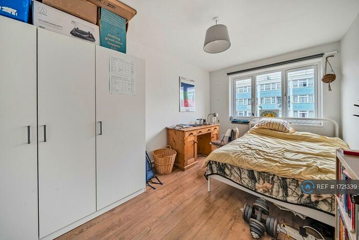 3 Bedroom Maisonette To Rent In Sedgmoor Place, London, SE5