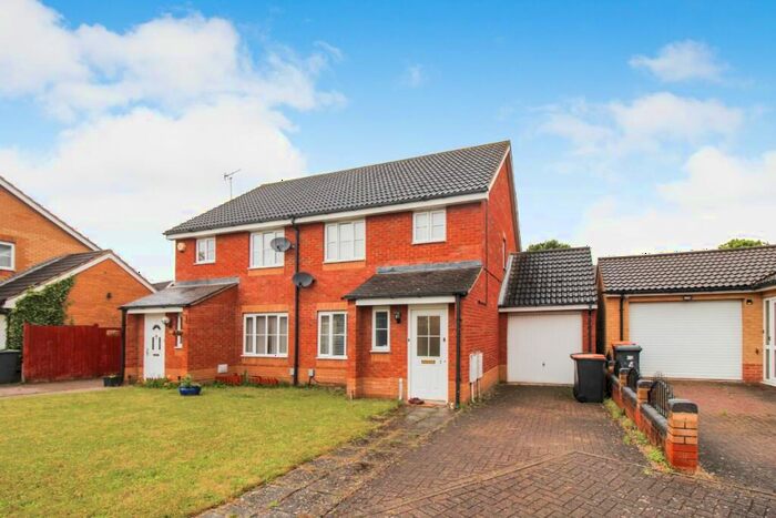 3 Bedroom Semi-Detached House To Rent In Carroll Drive, Bedford, MK42