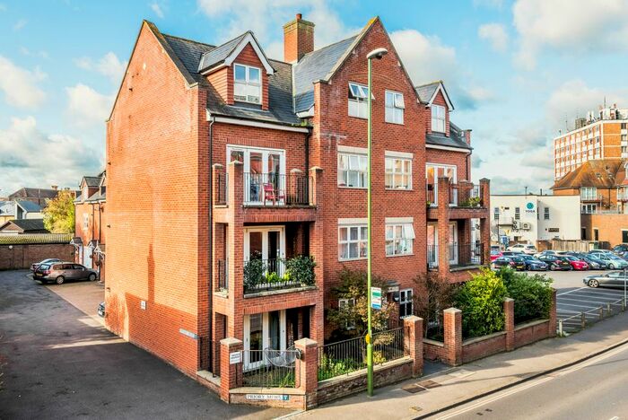 1 Bedroom Flat To Rent In Priory Mews, Haywards Heath RH16