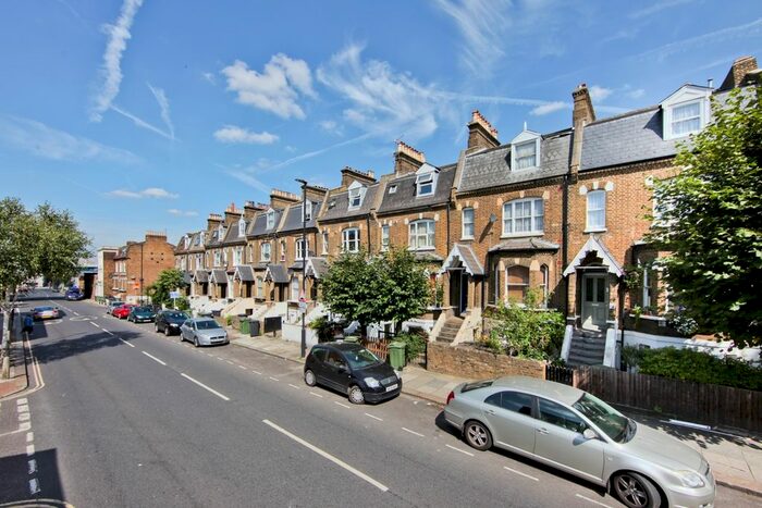 2 Bedroom Flat To Rent In Herne Hill Road, London, SE24