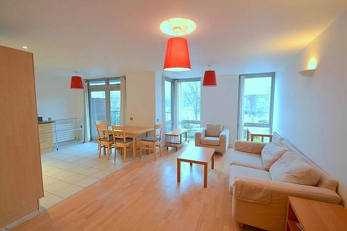 2 Bedroom Flat To Rent In Hunt Close, Holland Park, London, W11