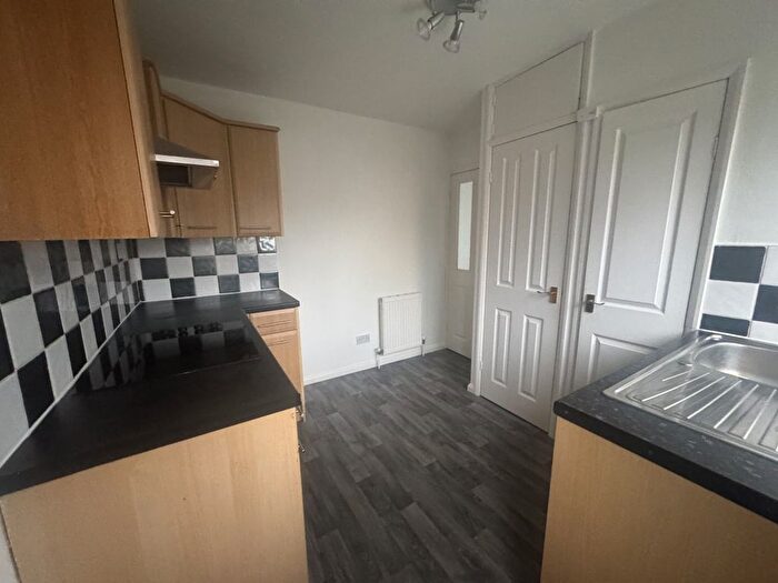 2 Bedroom Flat To Rent In Denby Dale Road East, Durkar, Wakefield, WF4