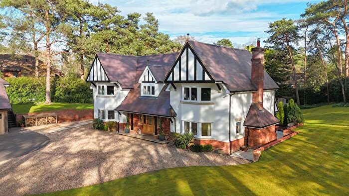 5 Bedroom Detached House For Sale In Hurn Road, Ashley, BH24