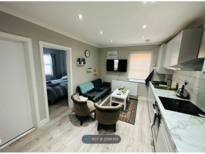1 Bedroom Flat To Rent In Long Lane, Hillingdon, Uxbridge, UB10