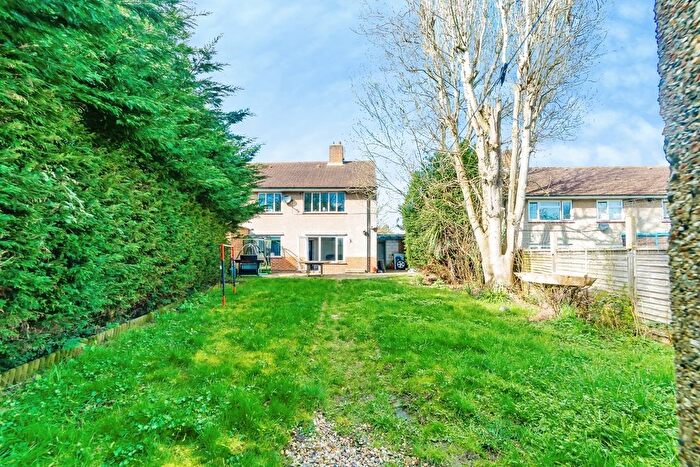 2 Bedroom Maisonette For Sale In The Mount, Coulsdon, Surrey, CR5