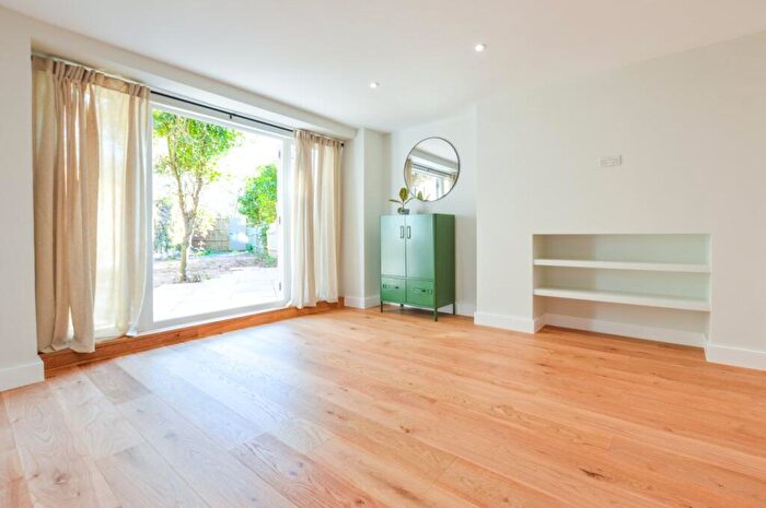 2 Bedroom Apartment To Rent In Broadhurst Gardens, West Hampstead, NW6