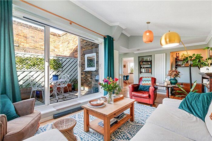 3 Bedroom Flat For Sale In Union Road, London, SW4